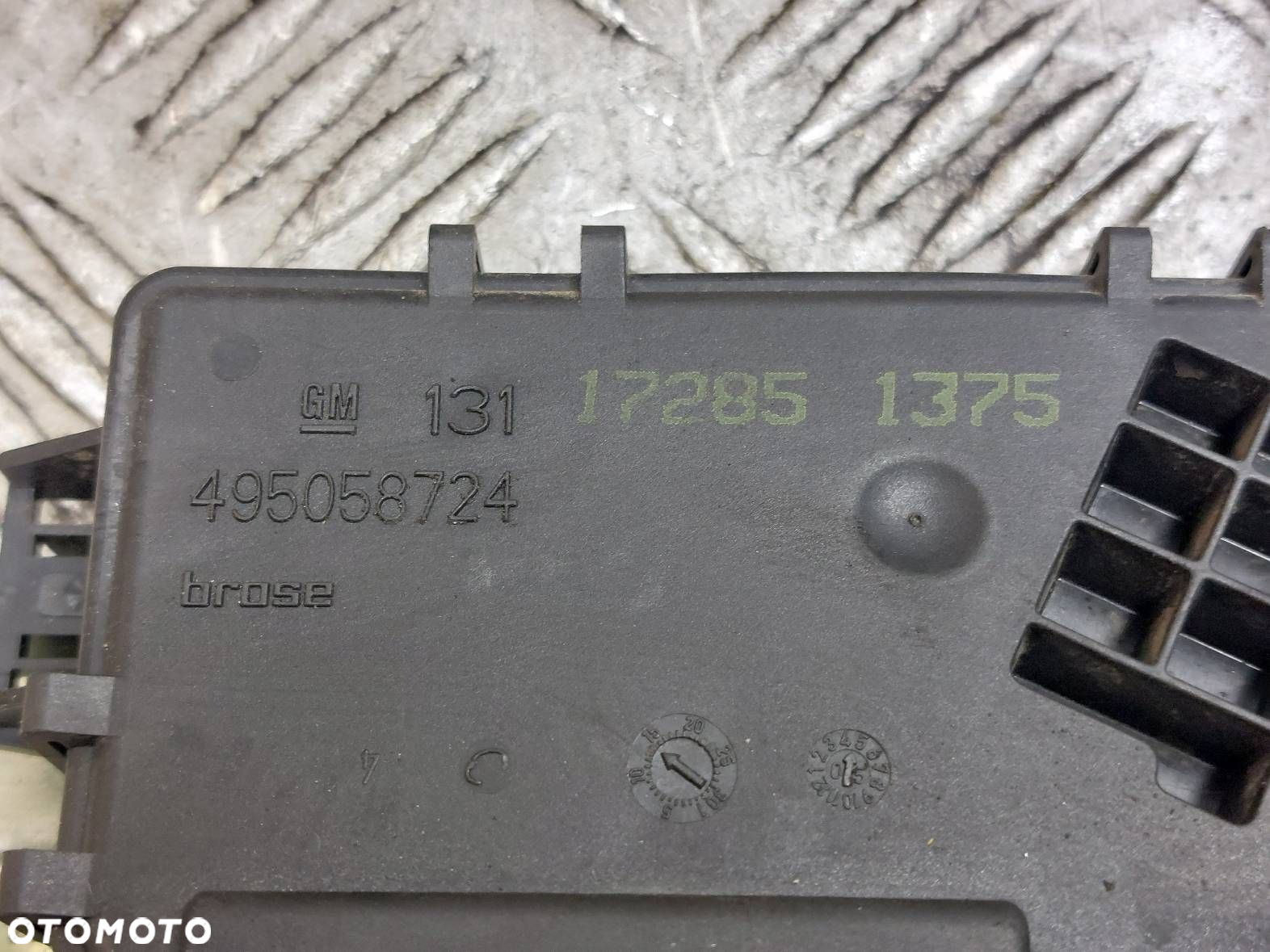 ZAMEK KLAPY BAGAŻNIKA + MIKROSTYK OPEL ASTRA H KOMBI 13117285 - 2