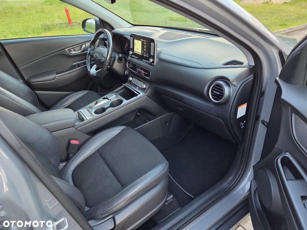 Hyundai Kona 64kWh Premium - 7
