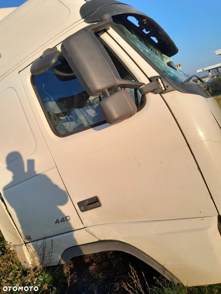 VOLVO FH  DRZWI KOMPLETNE PRAWE 09R