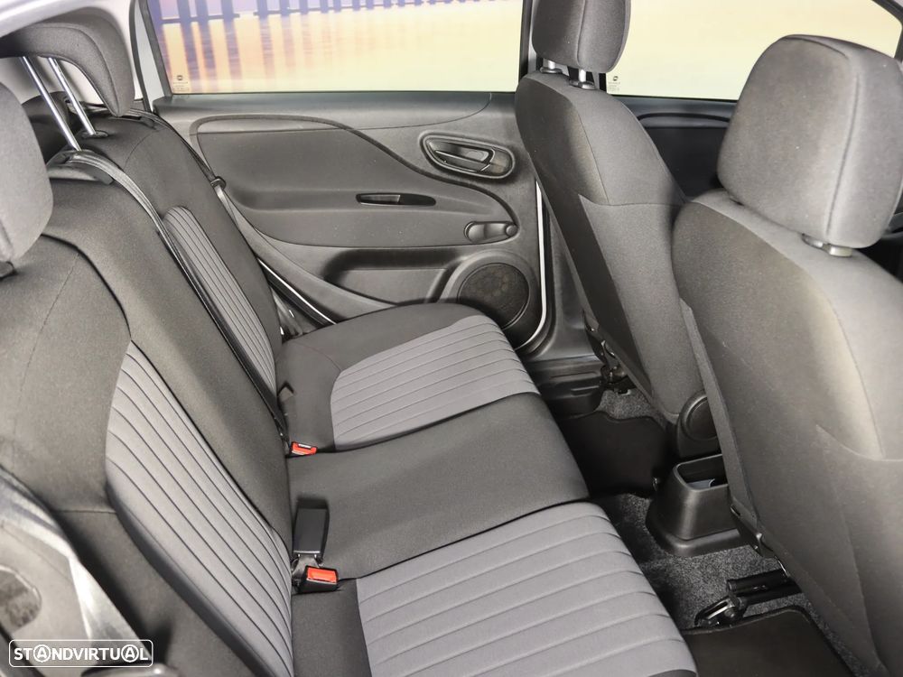 Fiat Punto 1.3 M-Jet Lounge S&S - 9