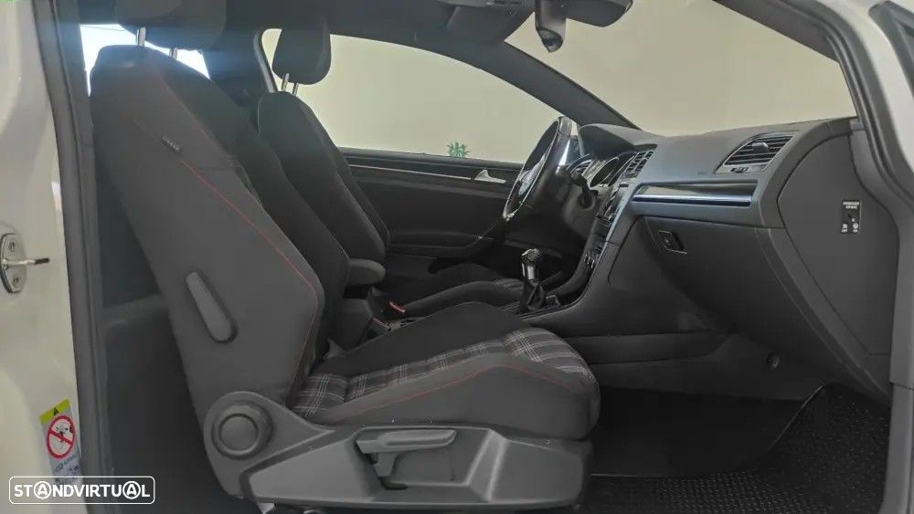 VW Golf 2.0 TSi GTi Performance - 23