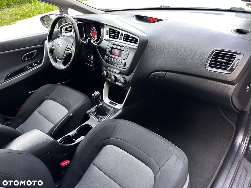 Kia Ceed 1.6 GDI Fifa World Cup Edition - 32