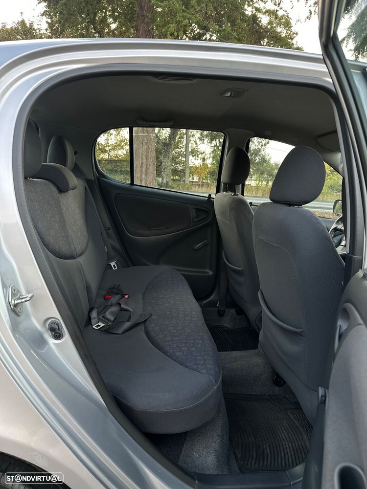 Toyota Yaris 1.0 Luna - 7