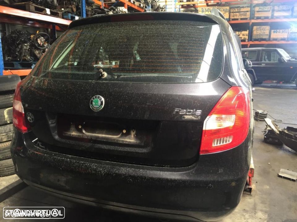 Skoda Fabia Break 1.6 tdi de 2011 para peças - 1
