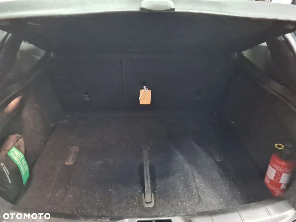 Volvo V40 Cross Country D2 Momentum - 25