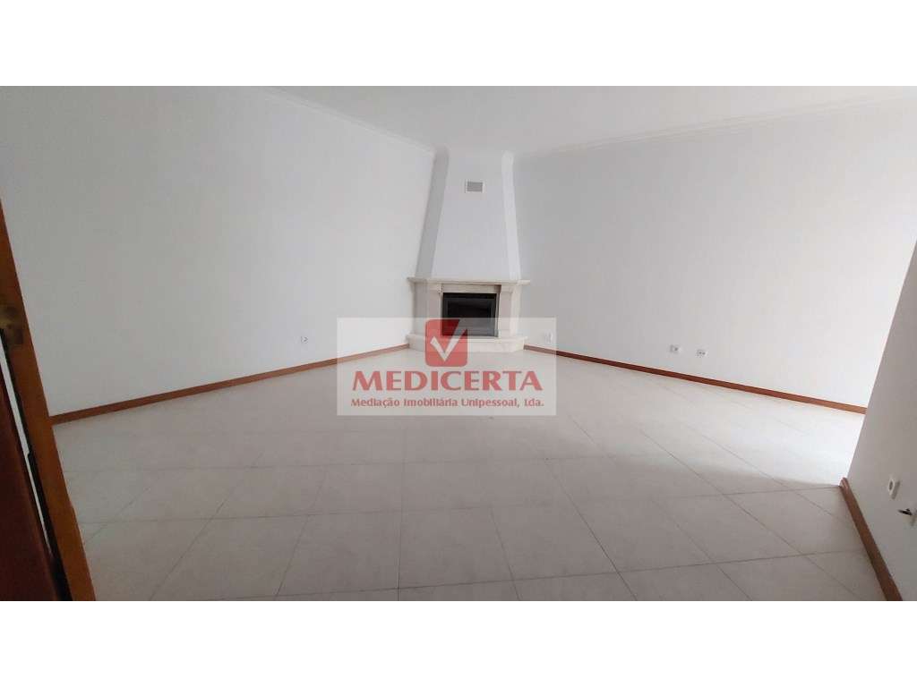 T2 com suite e Parqueamento - Rinchoa - Grande imagem: 3/16