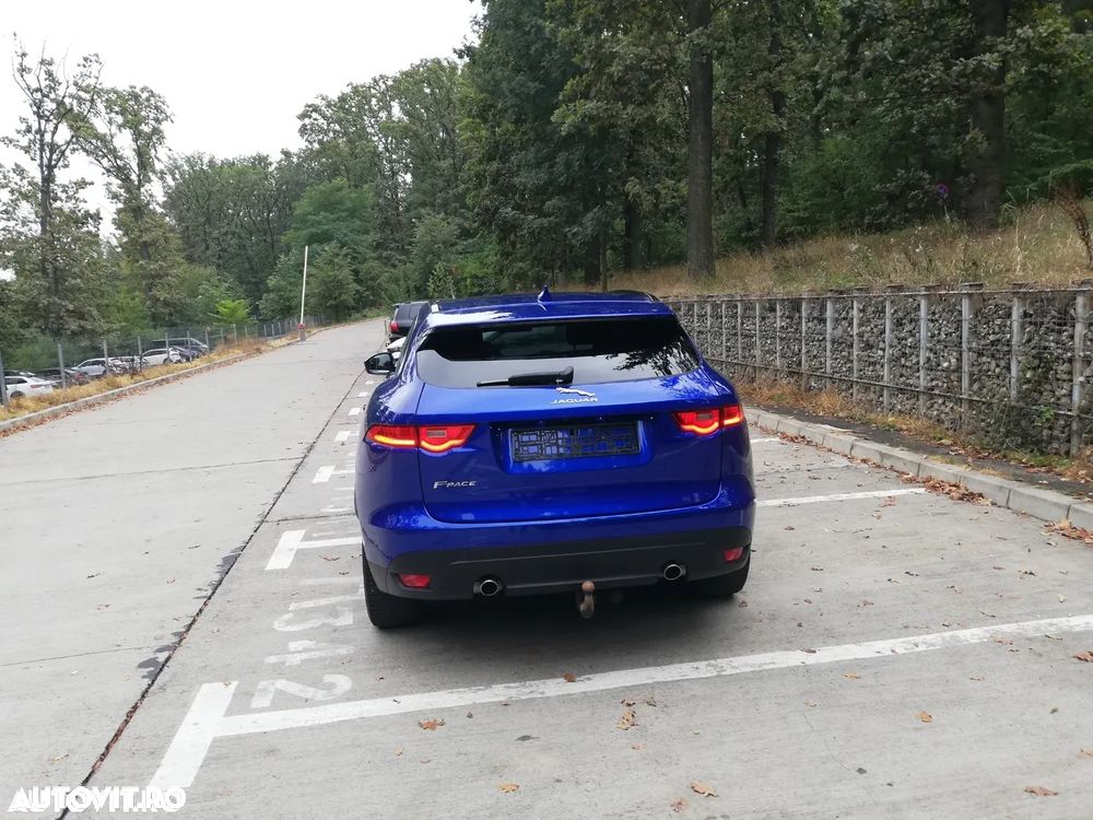 Jaguar F-Pace 20d AWD Portfolio - 8