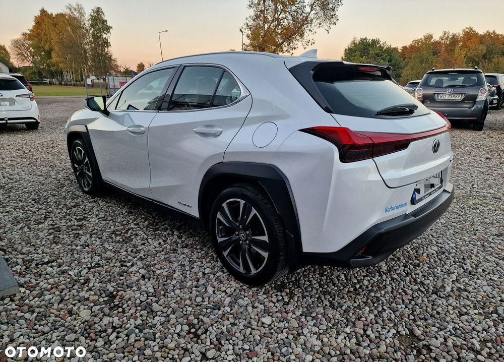Lexus UX - 12