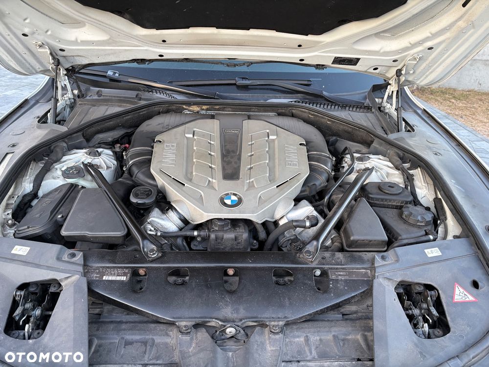 BMW Seria 7 750Li - 16