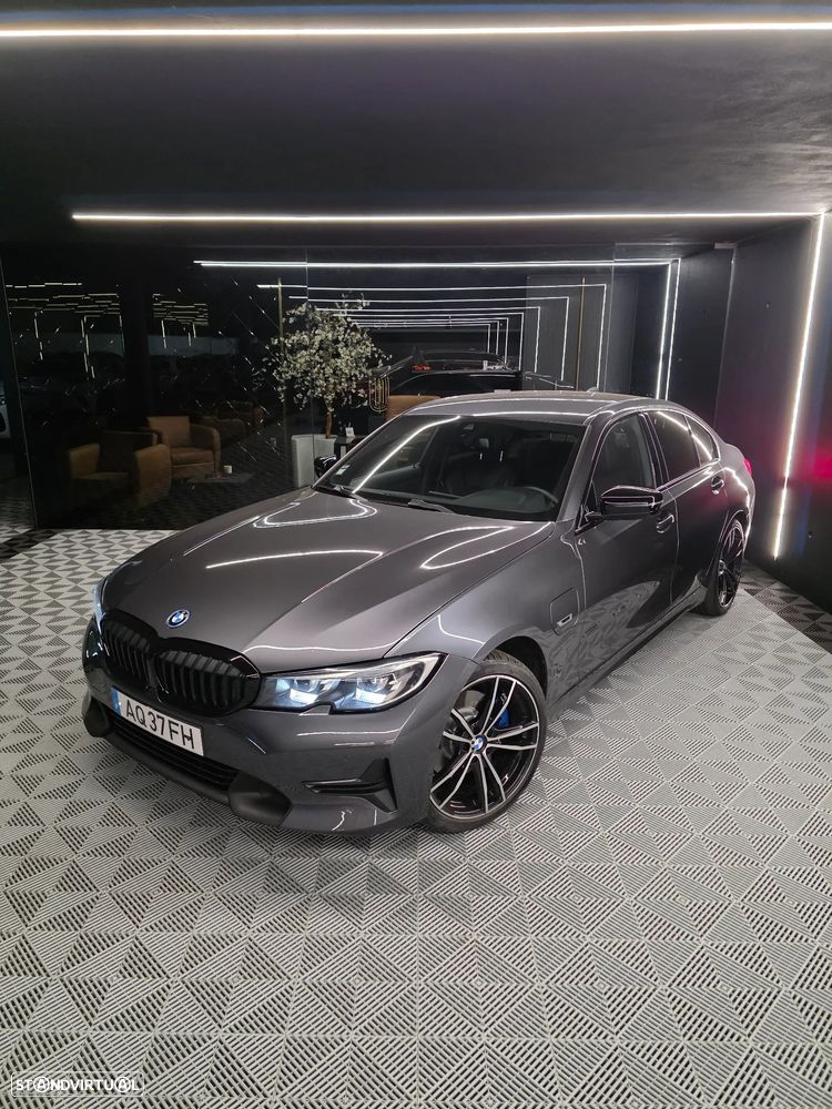 BMW 320 e Line Sport Auto — fotografia 9