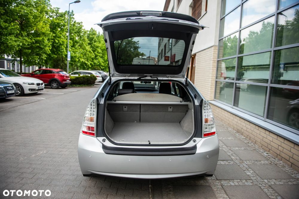 Toyota Prius (Hybrid) Executive - 6
