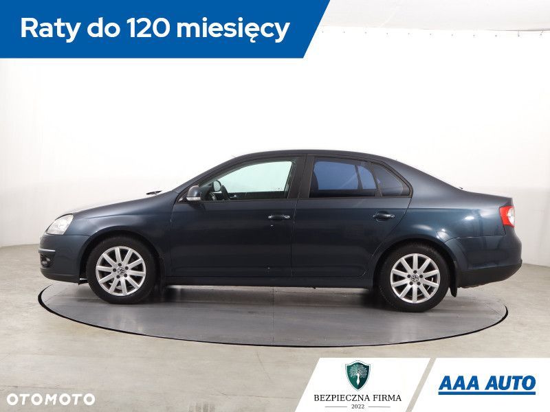 Volkswagen Jetta - 4