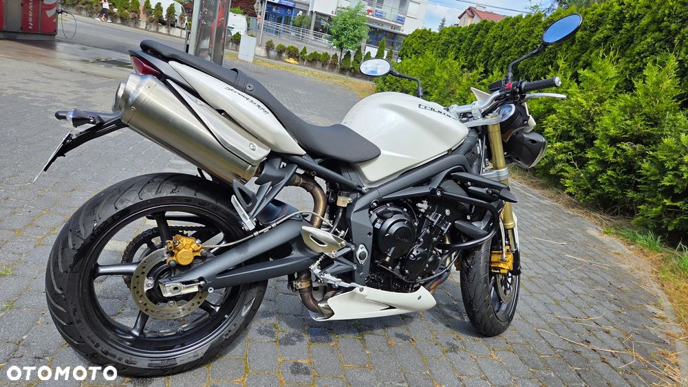 Triumph Street Triple - 4