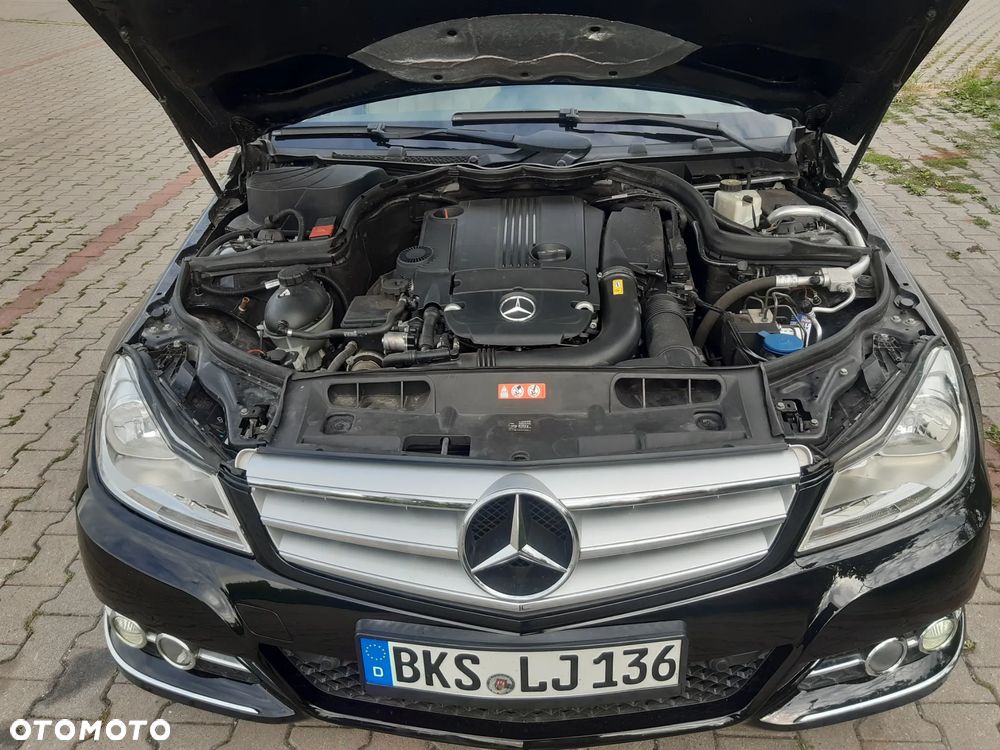 Mercedes-Benz Klasa C 180 CGI Automatik BlueEFFICIENCY - 31