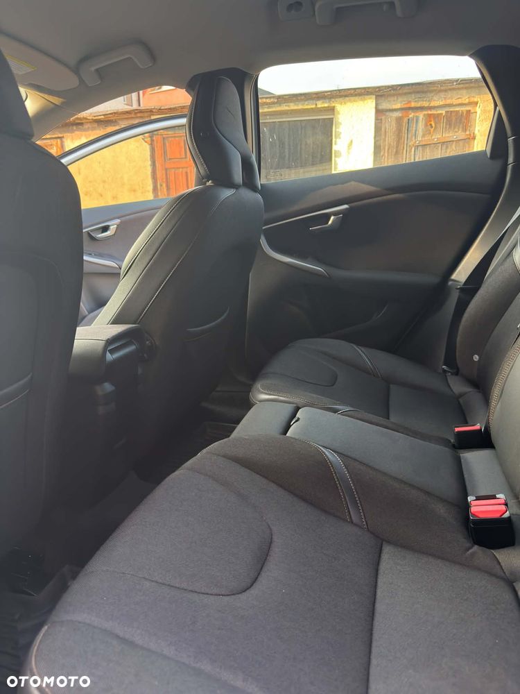 Volvo V40 Cross Country - 9