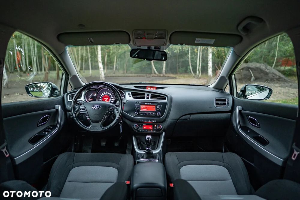 Kia Ceed 1.6 GDI Dream Team Edition - 28