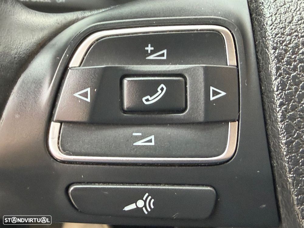 VW Jetta 1.6 TDi Confortline - 26