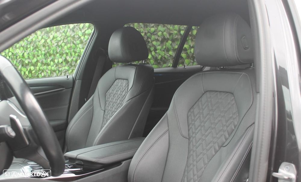 BMW 530 e Pack Desportivo M - 11