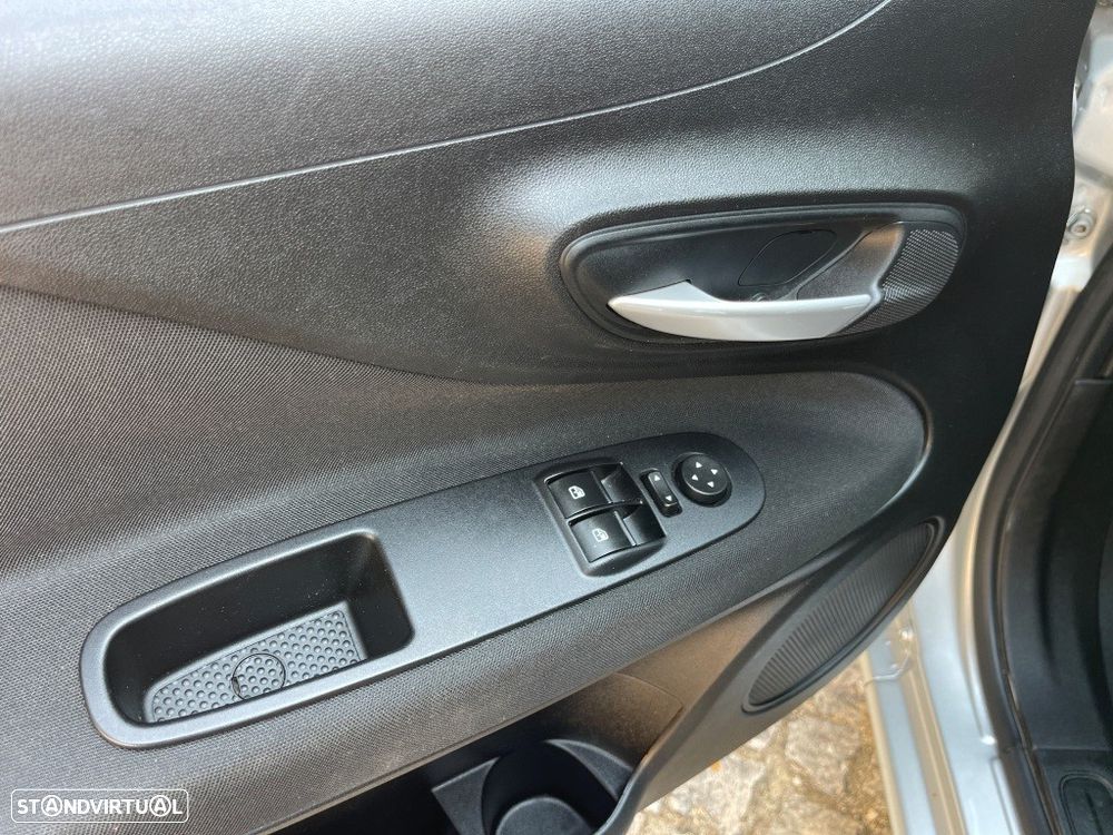 Fiat Punto 1.3 M-Jet Lounge S&S - 23