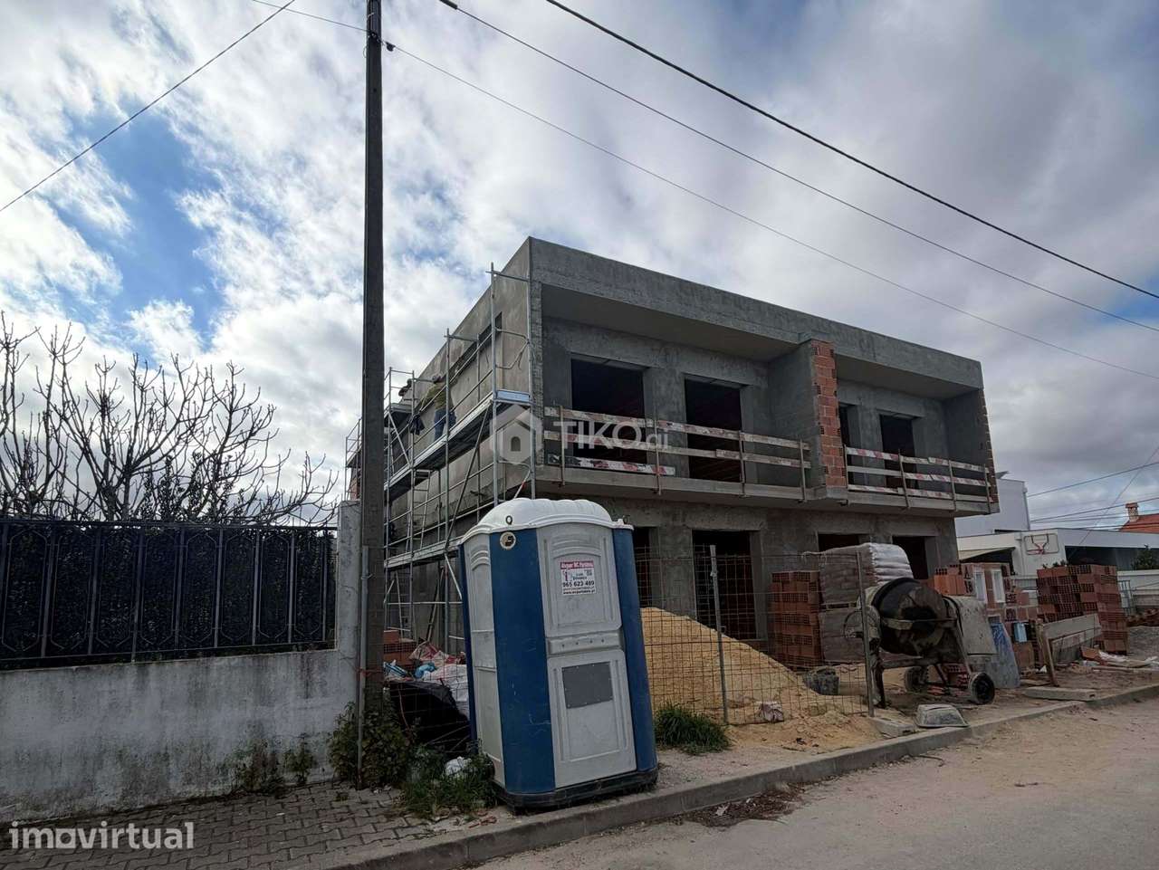 Moradia moderna T4 com piscina em Fernão Ferro - Grande imagem: 4/24