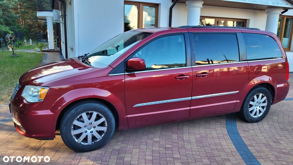Chrysler Town & Country - 14