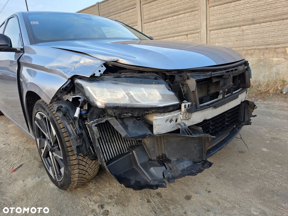 Peugeot 308 1.6 Hybrid PHEV Allure EAT8 - 29