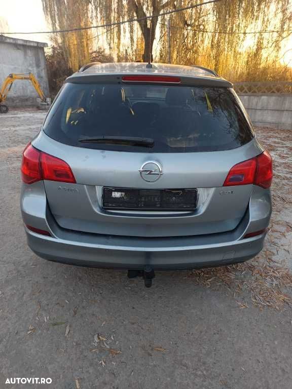 Haion dezechipat Opel Astra J 2012 Break - 1