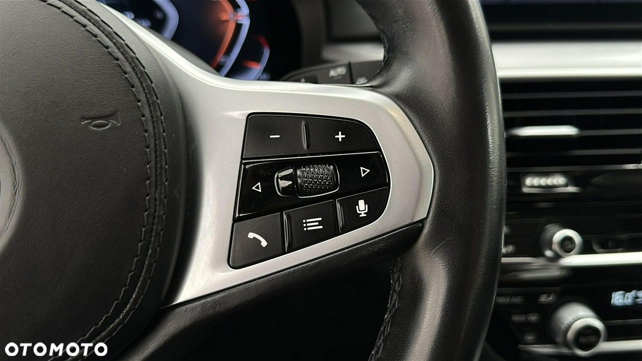 BMW Seria 5 520i - 23