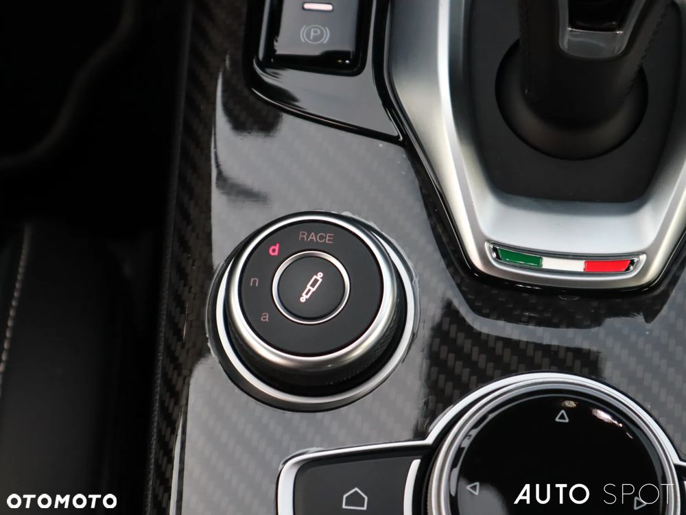 Alfa Romeo Giulia 2.9 Bi Turbo V6 Quadrifoglio - 37