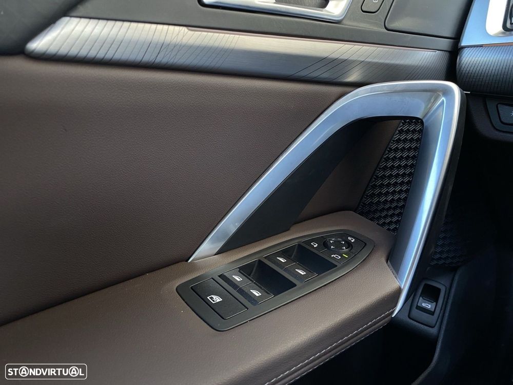 BMW iX2 eDrive20 Pack Desportivo M - 17