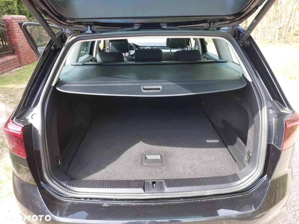 Volkswagen Passat Variant 2.0 TDI SCR DSG 4Motion Business - 17