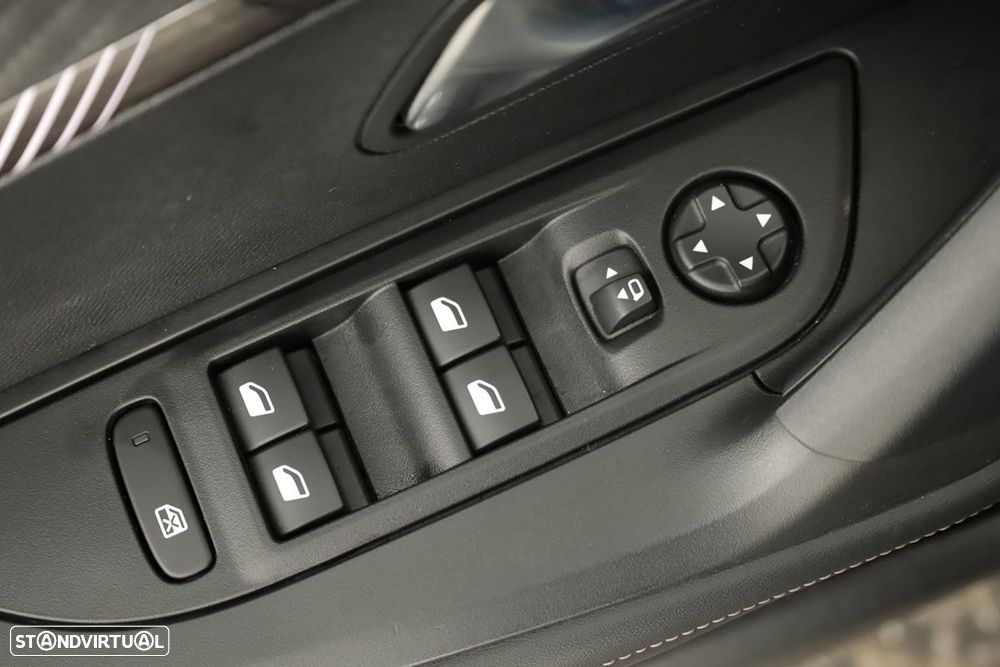 Peugeot 2008 1.2 Hybrid Allure e-DCS6 - 19