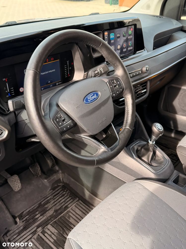 Ford Transit Courier - 10