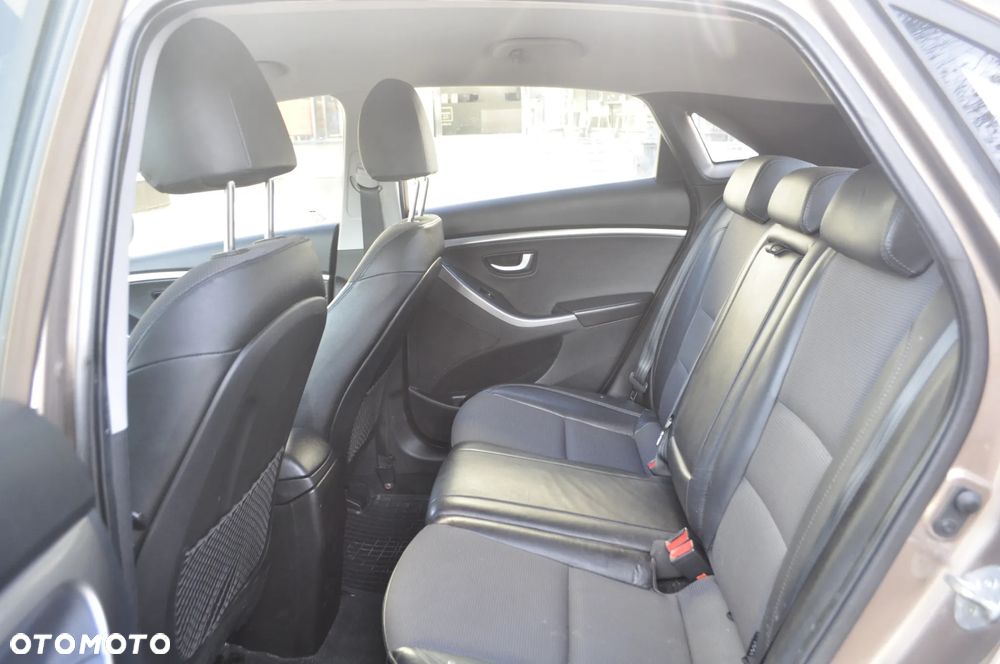 Hyundai i30 blue 1.6 CRDi YES Gold - 10