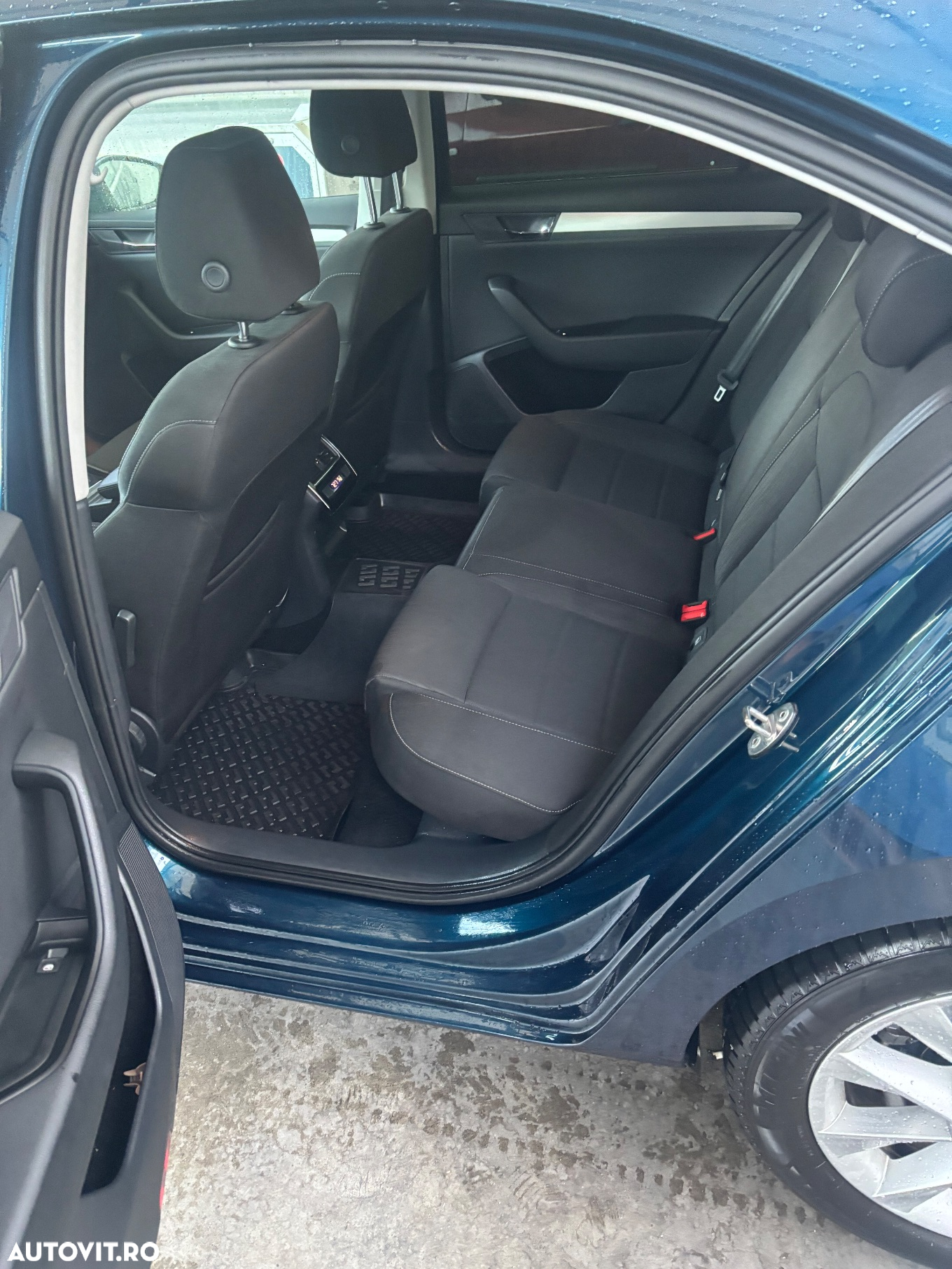 Skoda Superb 2.0 TDI DSG Ambition - 3