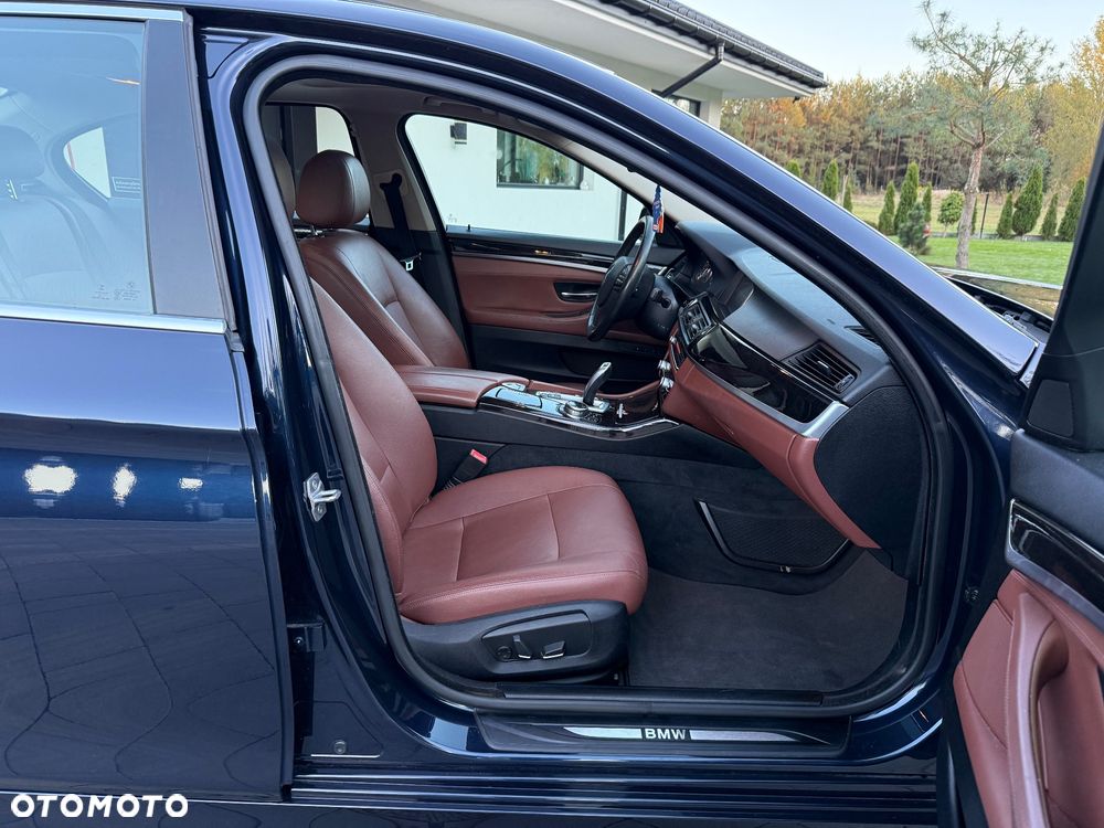 BMW Seria 5 535i xDrive Sport-Aut Luxury Line - 24