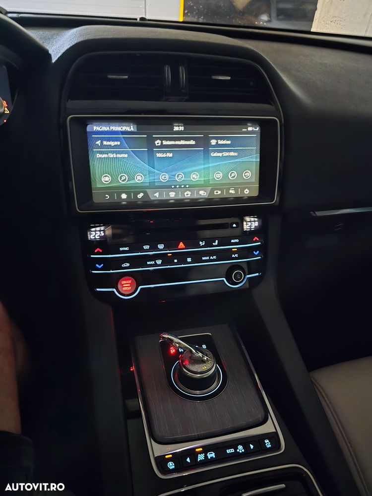 Jaguar F-Pace 20d RWD Prestige - 39
