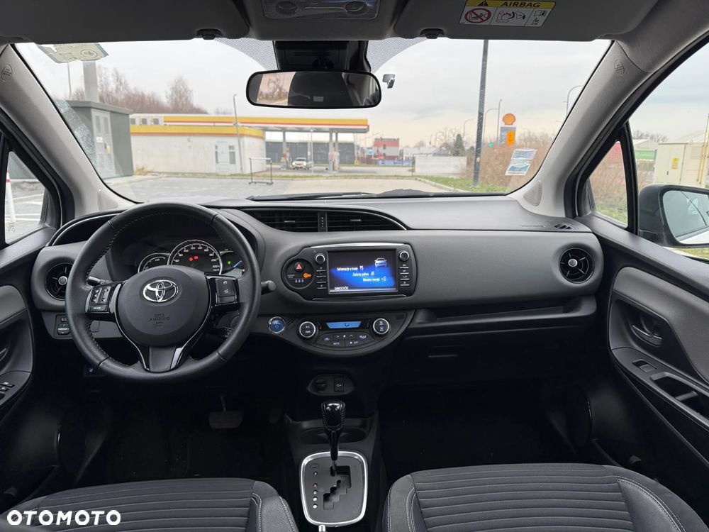 Toyota Yaris Hybrid 100 Premium - 11