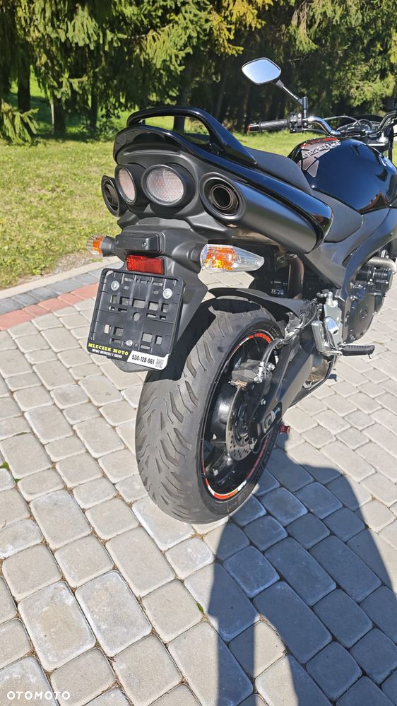 Suzuki GSR - 6