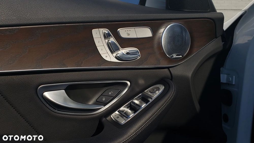 Mercedes-Benz Klasa C 300 9G-TRONIC AMG Line - 16