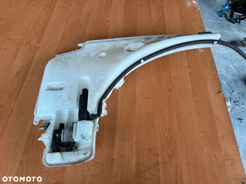 Zbiornik płynu spryskiwaczy bmw E90 E91 7068996 - 1