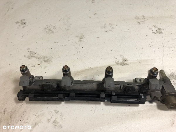 VW GOLF IV SEAT LEON 1.6 LISTWA WTRYSKOWA WTRYSKI 036031T
