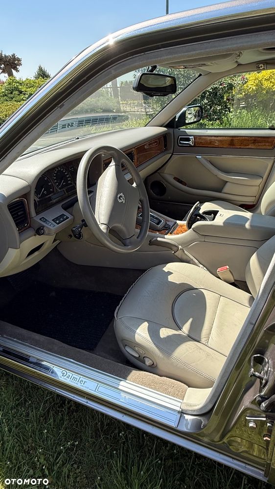 Jaguar Daimler Double Six - 11