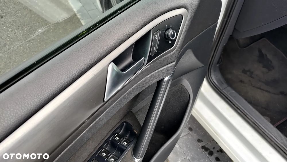 Volkswagen Golf 1.6 TDI BlueMotion Technology Cup - 31