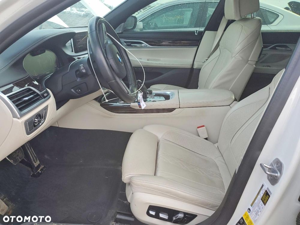 BMW Seria 7 750Li xDrive - 7
