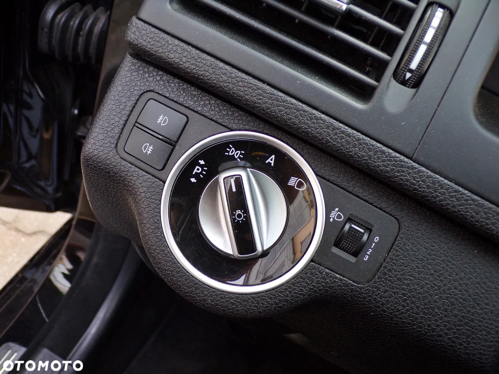 Mercedes-Benz Klasa C 180 T CGI Automatik BlueEFFICIENCY Elegance - 18