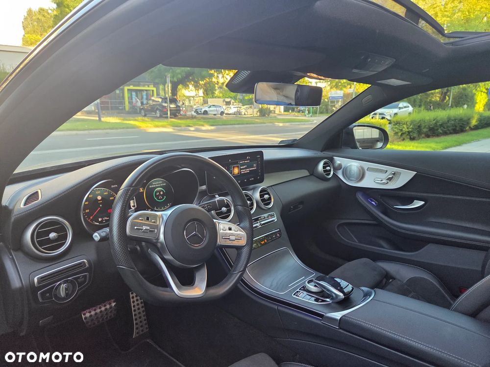 Mercedes-Benz Klasa C 300 4MATIC 9G-TRONIC - 25