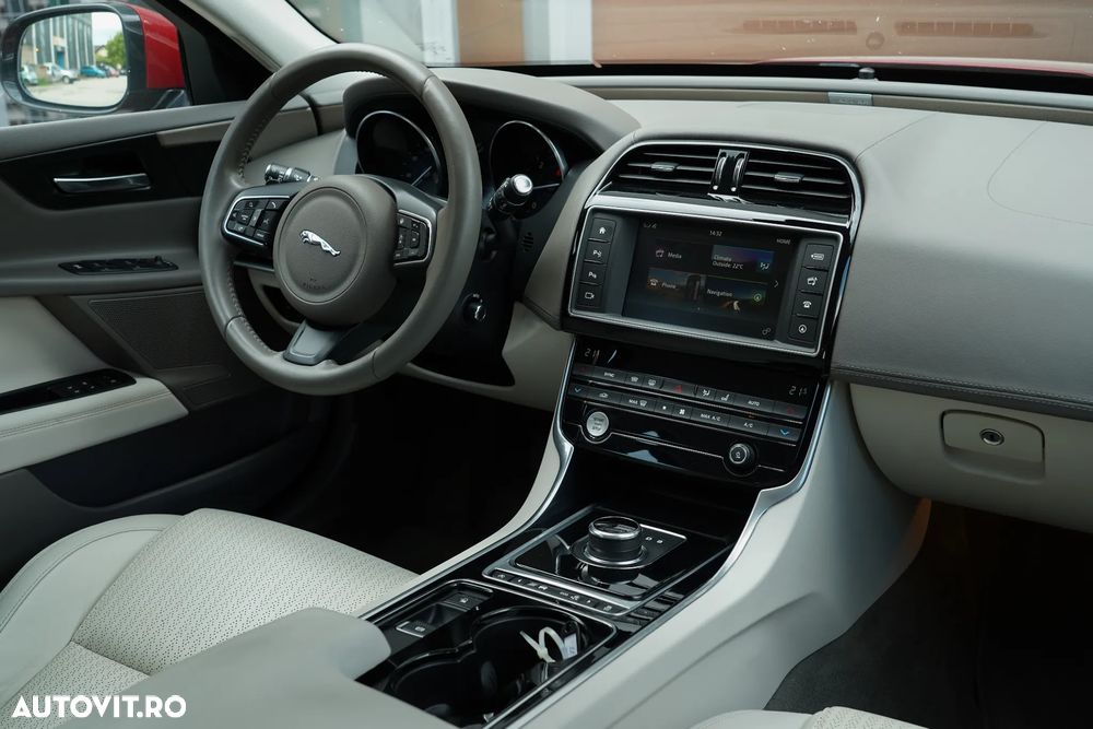 Jaguar XE 2.0 Portfolio - 11