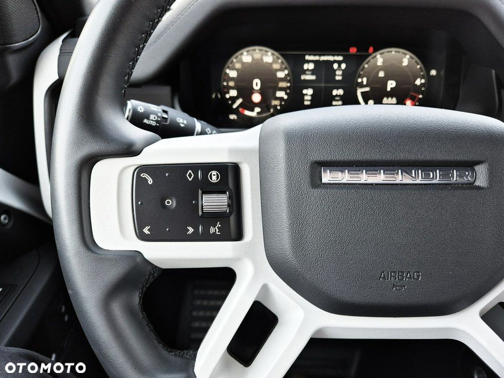 Land Rover Defender - 39