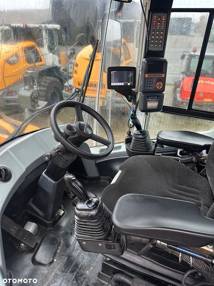 Liebherr L586 XPOWER - 10